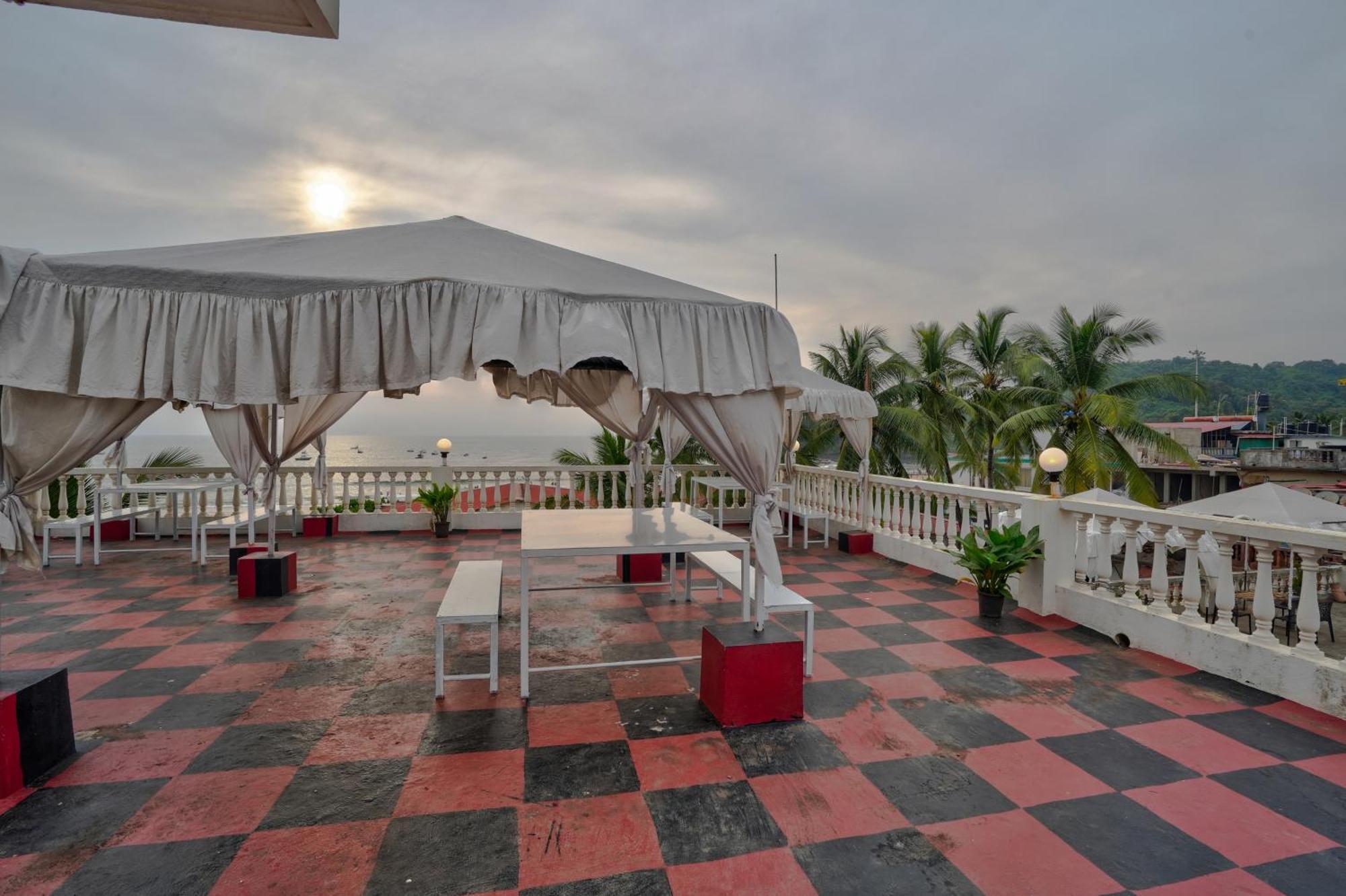 Hotel Salty Waves Baga Exterior photo