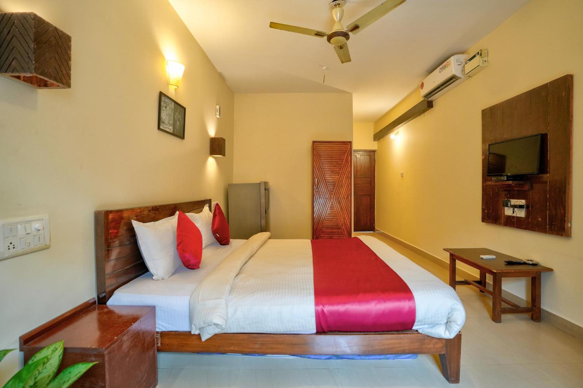 Hotel Salty Waves Baga Exterior photo